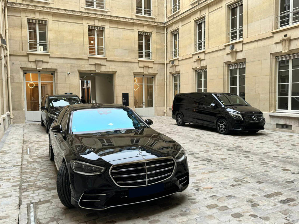 LIMOUSINE SERVICE PREMIUM - MERCEDES CLASS S - Chauffeur qualifié S-RED pour vos transports de personnes et personnels sensibles - Chauffeur privé - VIP à Dijon et Beaune - FRANCE.